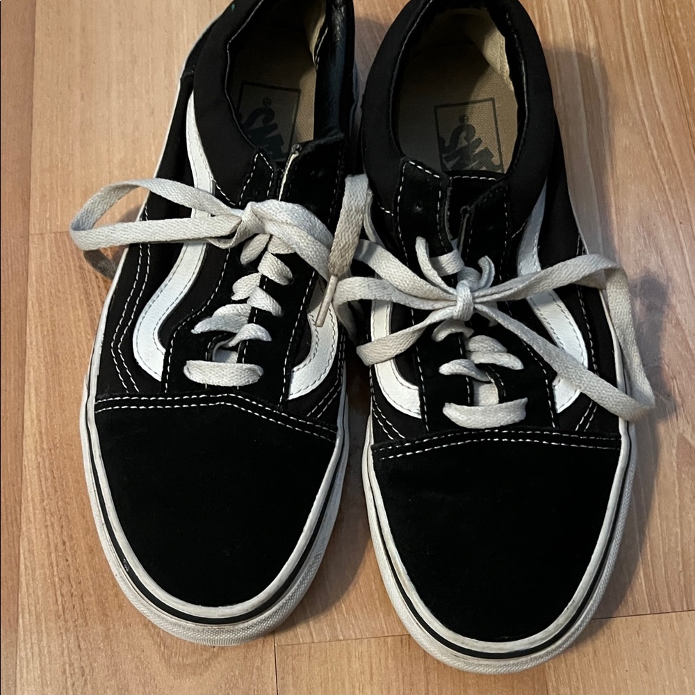 Black Van’s women’s 7.5 men’s 6